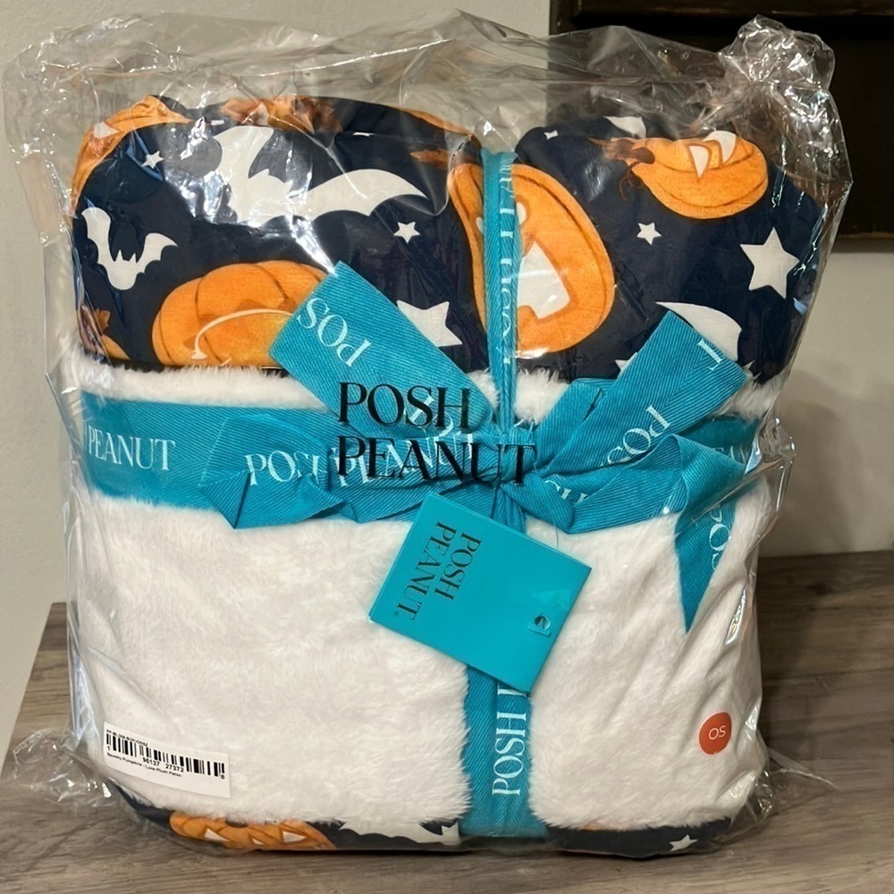 NEW IN ORIGINAL PACKAGING POSH PEANUT SPOOKY PUMPKINS LUXE PLUSH HALLOWEEN PATOO